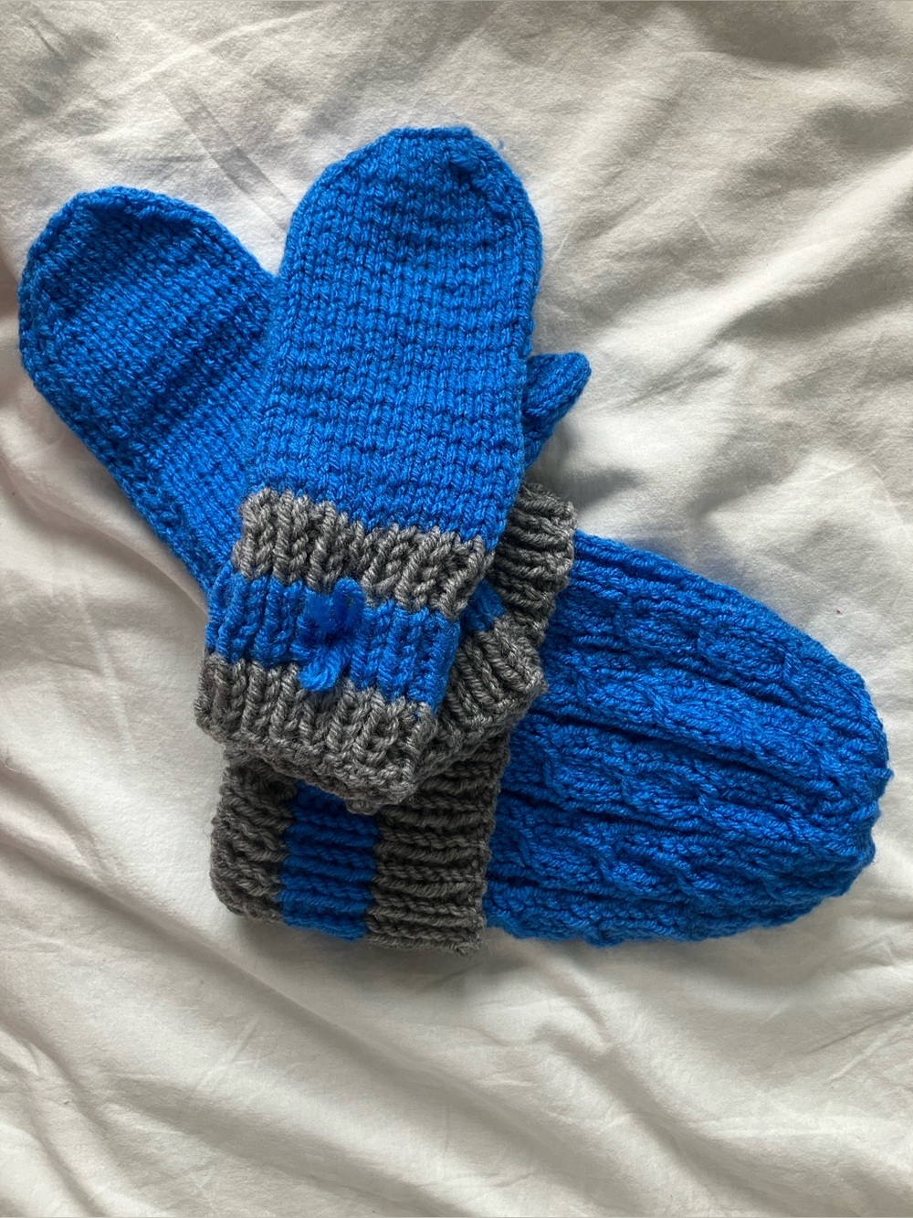 Hand Knit Cable Hat & Mittens Set – Blue & Grey – New